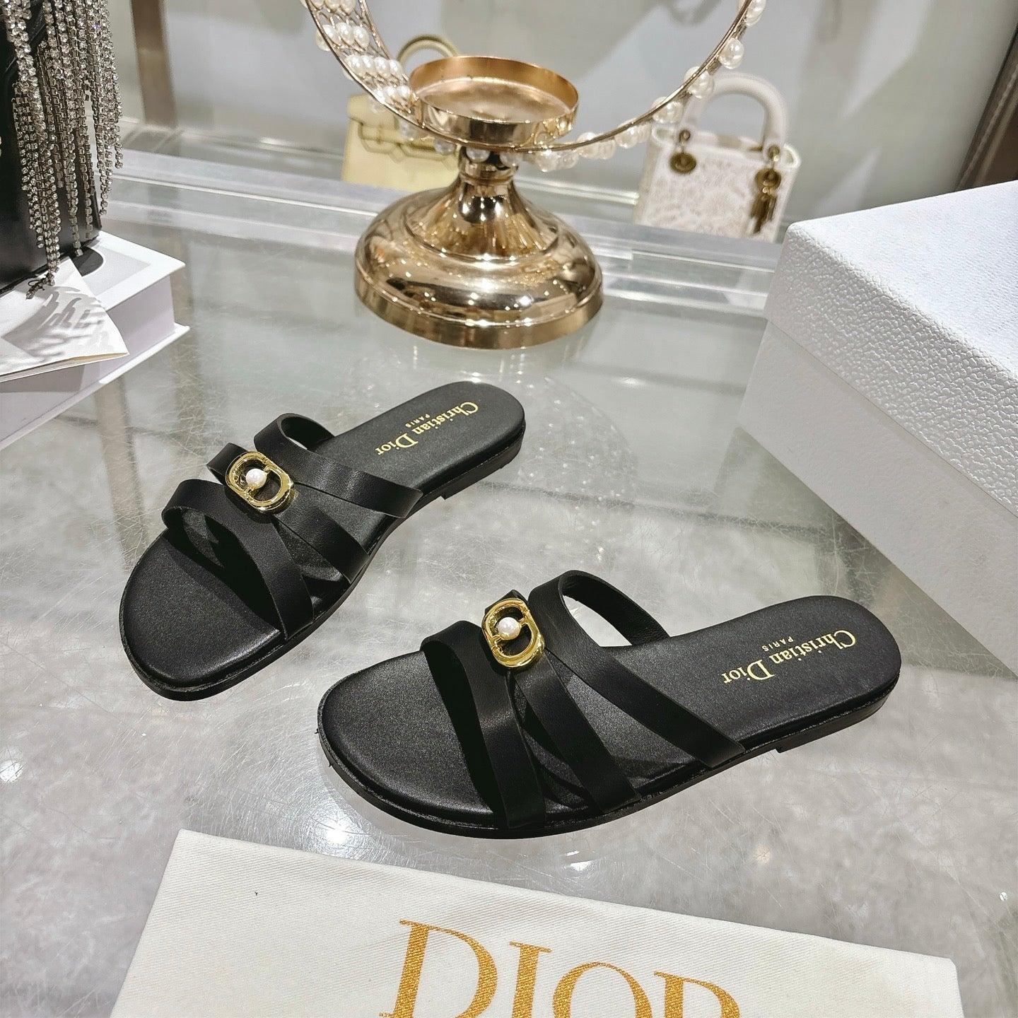 CD 26 Flat Sandals Black Leather 592262