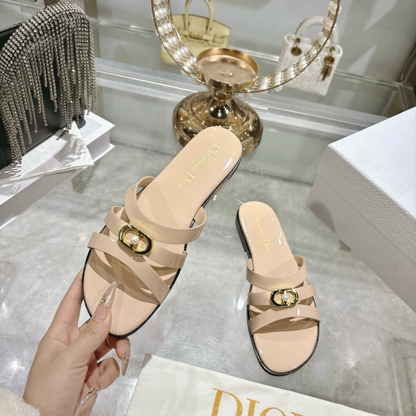 CD 26 Flat Sandals Beige Patent Leather 592263