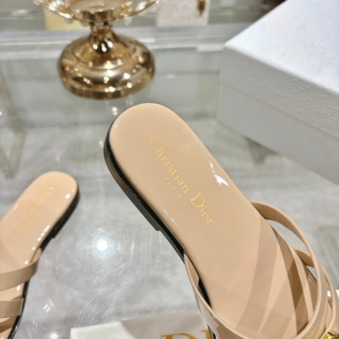 CD 26 Flat Sandals Beige Patent Leather 592263