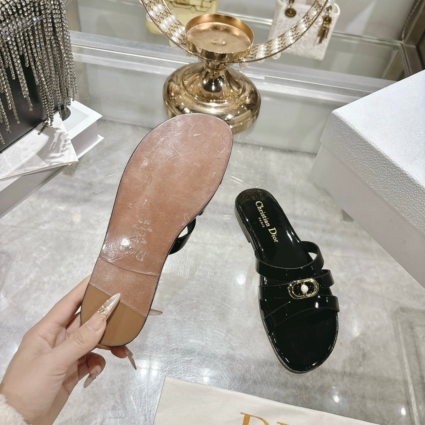 CD 26 Flat Sandals Black Patent Leather 592264