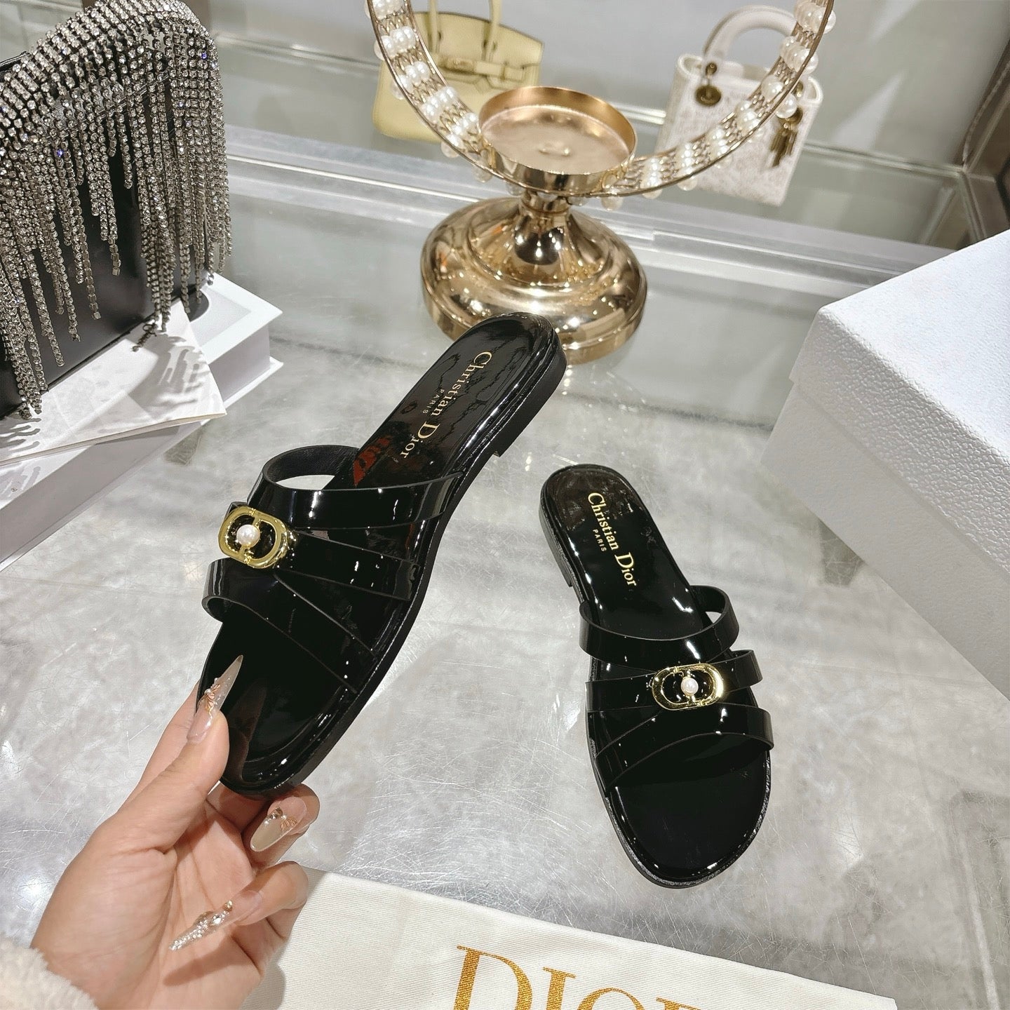 CD 26 Flat Sandals Black Patent Leather 592264