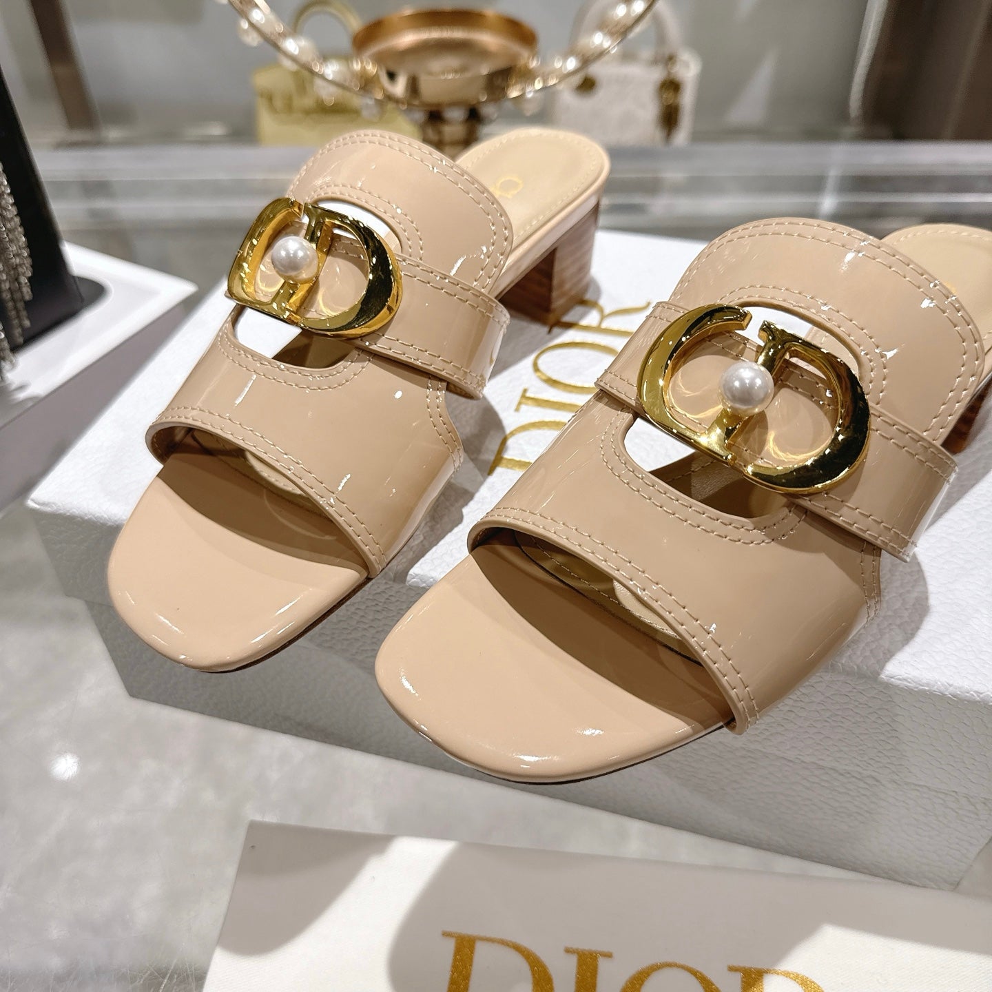 CD 26 Chunky Heel Sandals 35mm Beige Patent Leather 592269