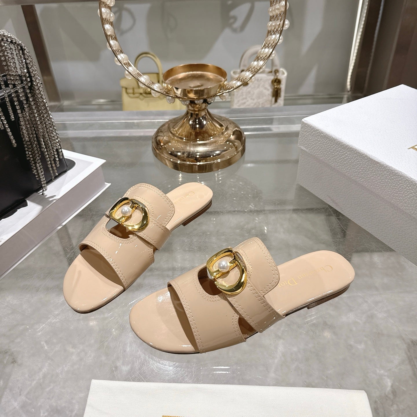 CD 26 Chunky Heel Sandals Beige Patent Leather 592276