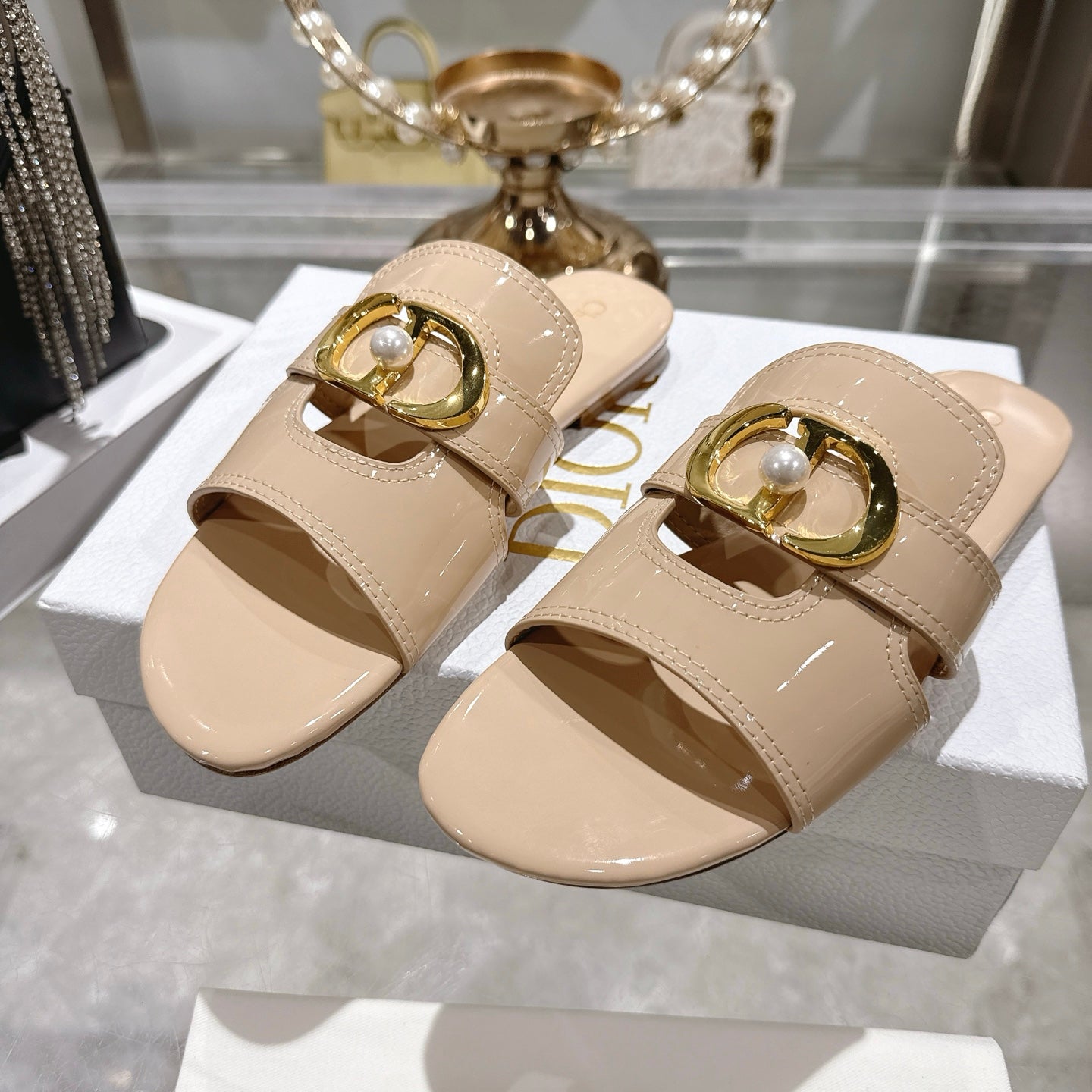 CD 26 Chunky Heel Sandals Beige Patent Leather 592276