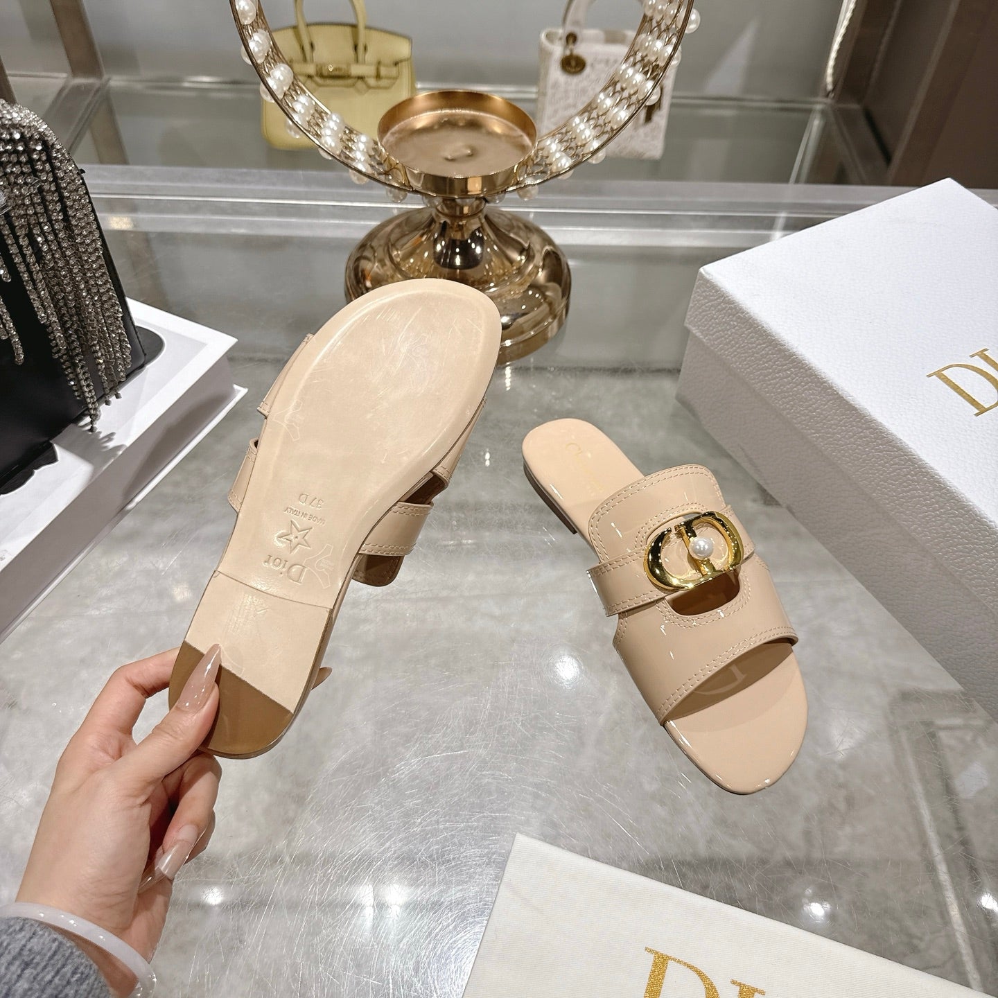 CD 26 Chunky Heel Sandals Beige Patent Leather 592276