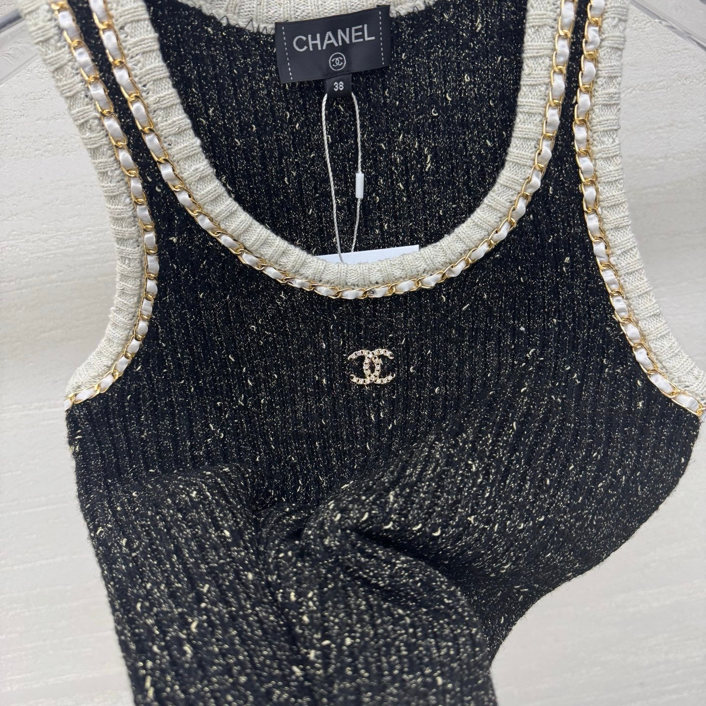 Chanel 2026 Sleeveless Knit Top Black Wool Cashmere 356943