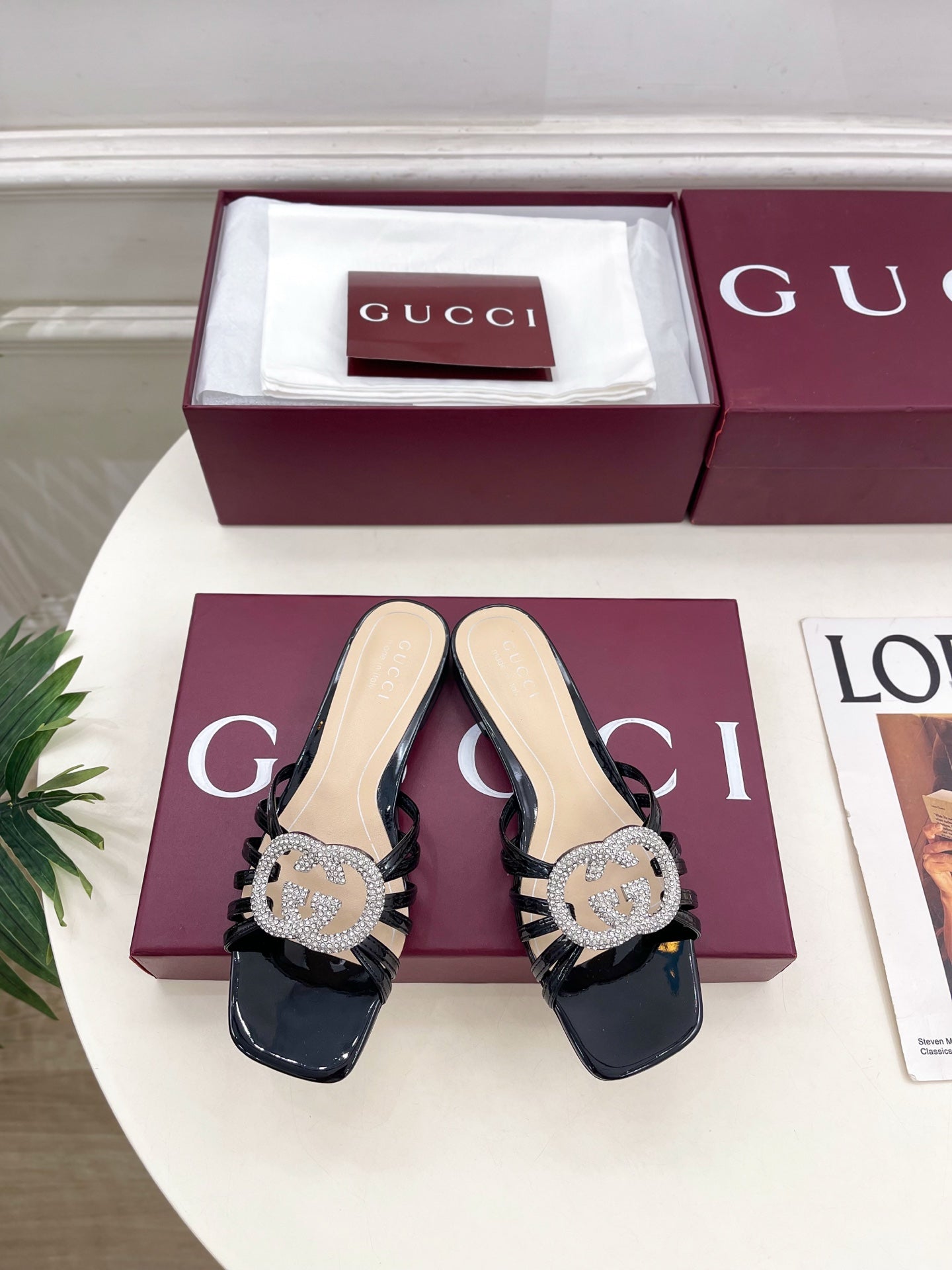 GG 26 Flat Sandals Black Patent Leather 587089