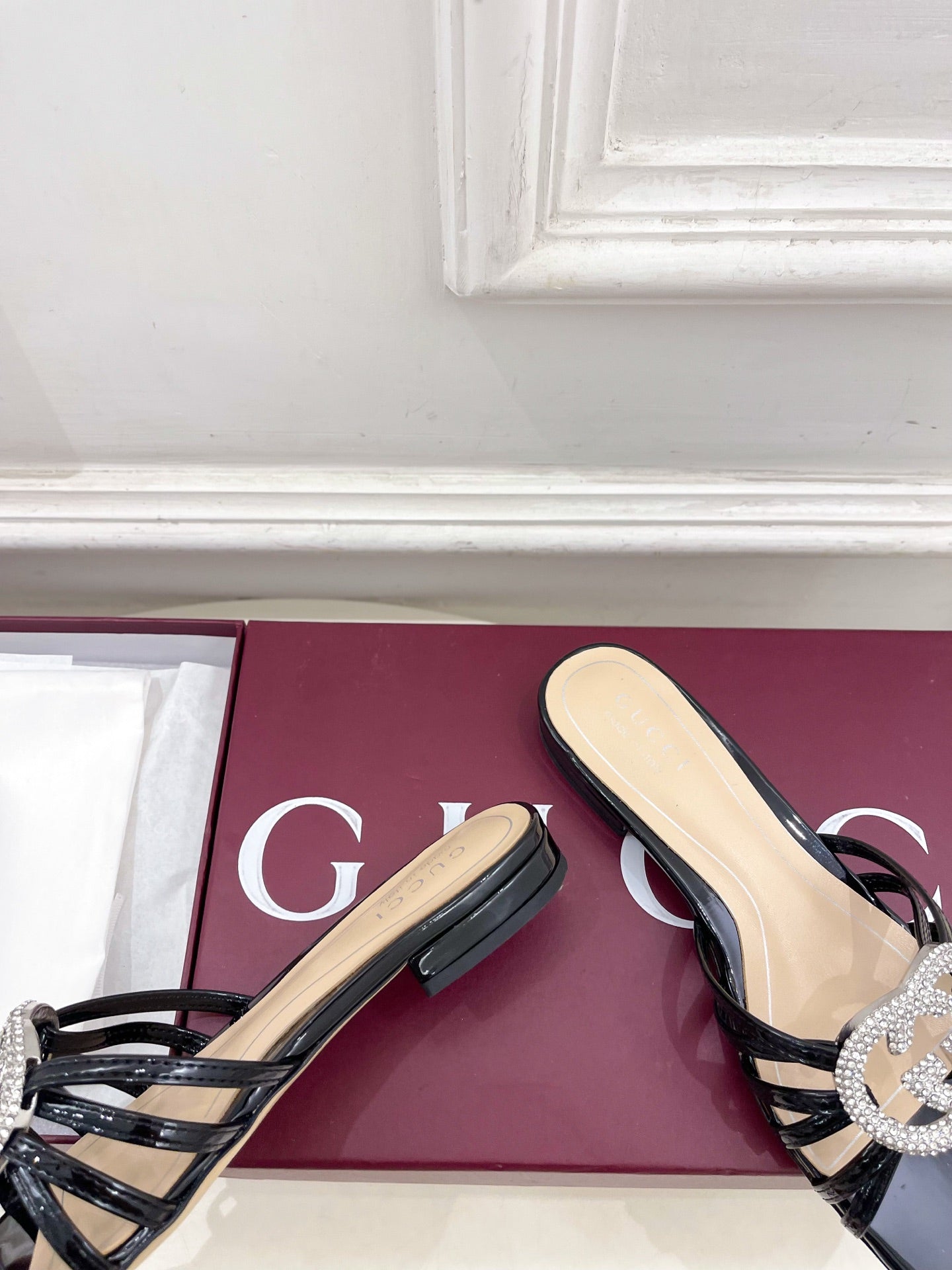 GG 26 Flat Sandals Black Patent Leather 587089