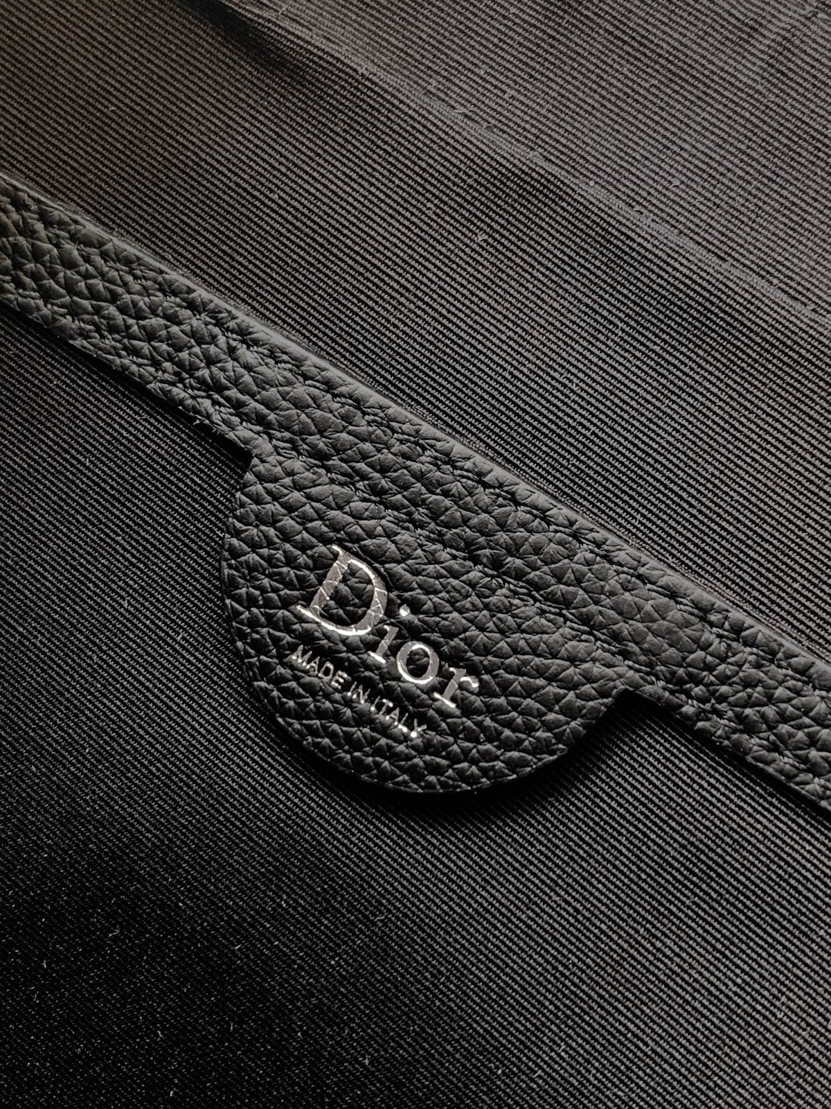 Dior 2026 Jett Zipped Messenger Bag 25cm Grained Calfskin 384743