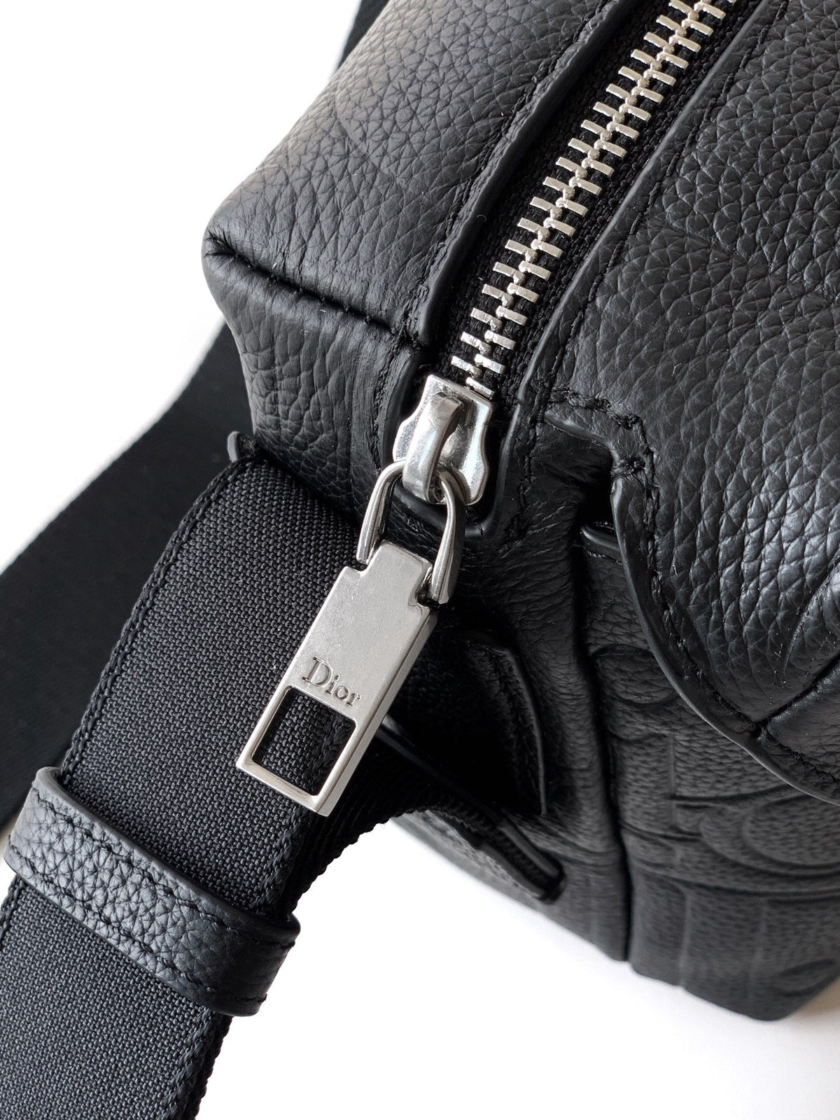 Dior 2026 Jett Zipped Messenger Bag 25cm Grained Calfskin 384743