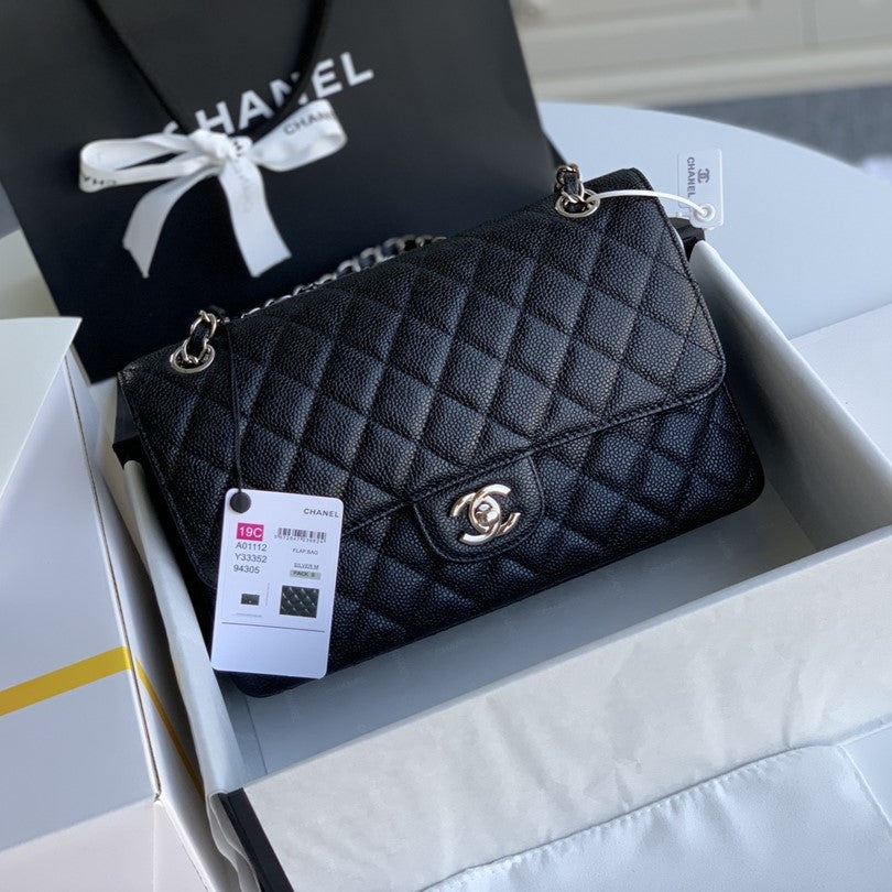 MEDIUM FLAP BAG 25CM BLACK CAVIAR HARDWARE