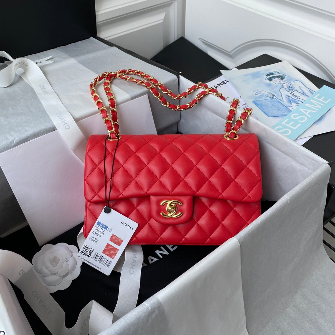 Medium Classic Flap Bag 23cm Lambskin Gold Hardware