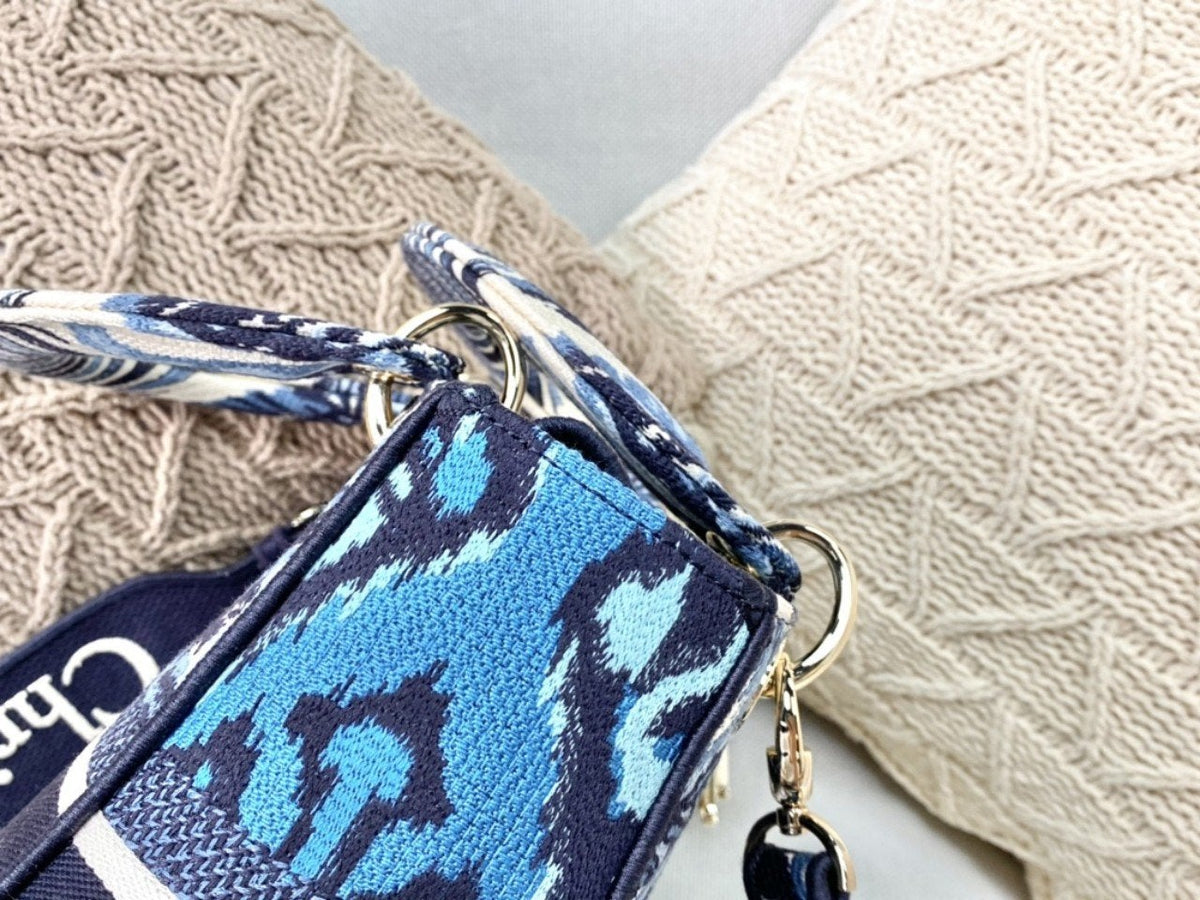 MEDIUM LADY D-LITE BLUE PALMS EMBROIDERY