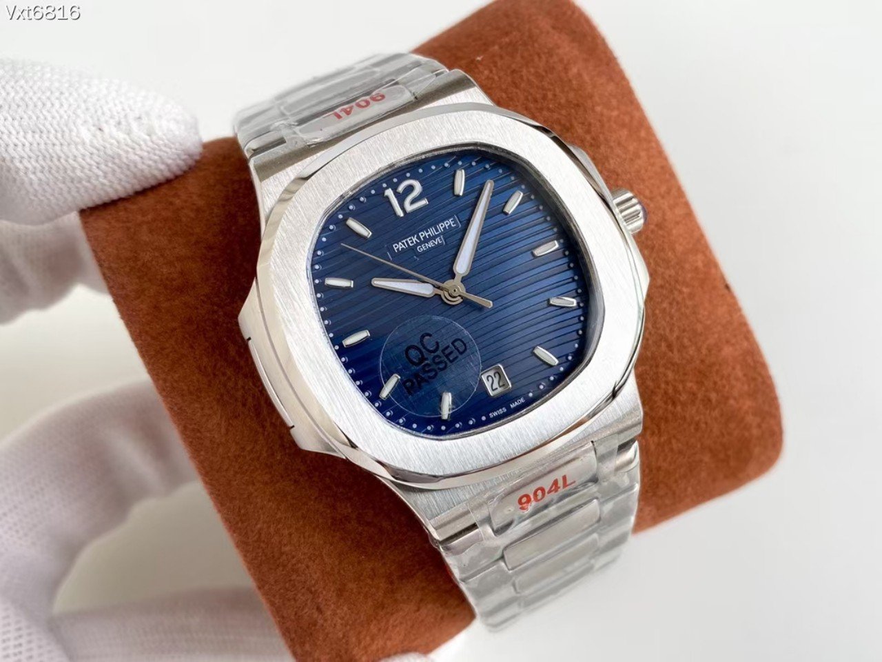 NAUTILUS STAINLESS STEEL 40MM BLUE DIAL