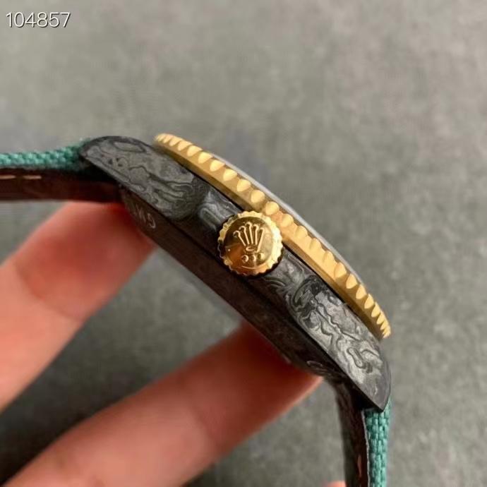 GMT-MASTER II CUSTOM CARBON CREAM DIAL